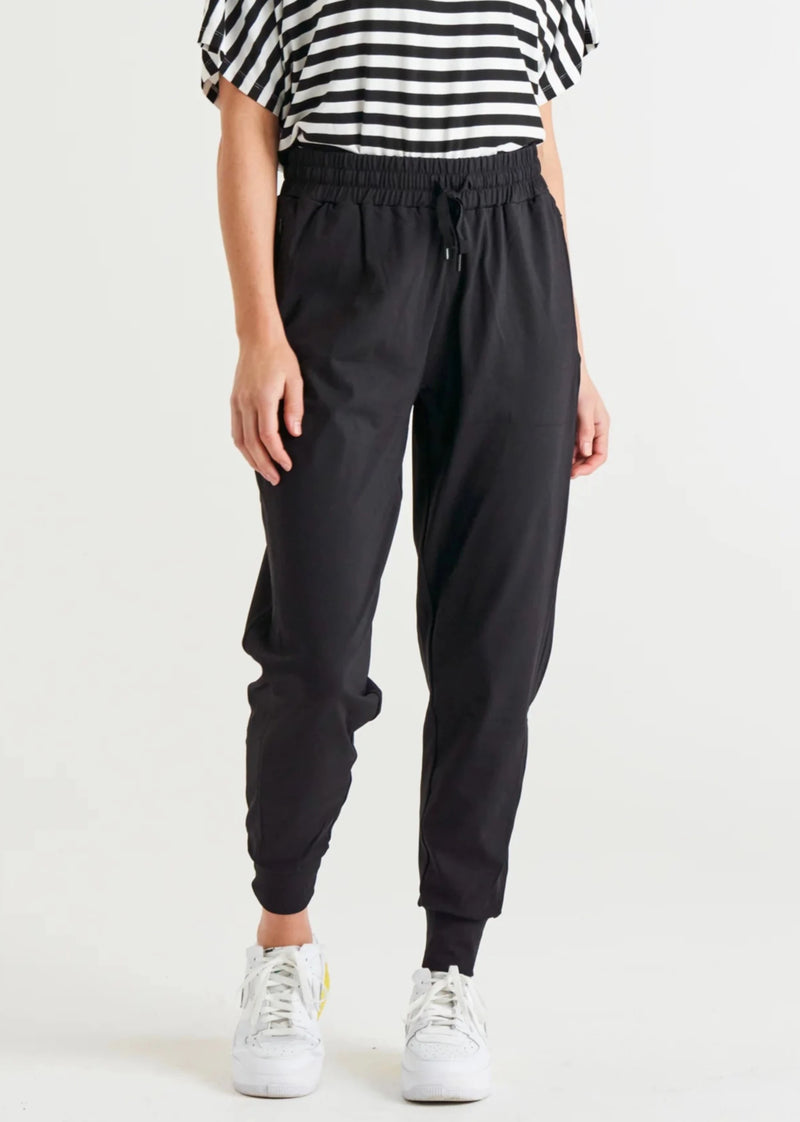 Cara Travel Jogger - Black