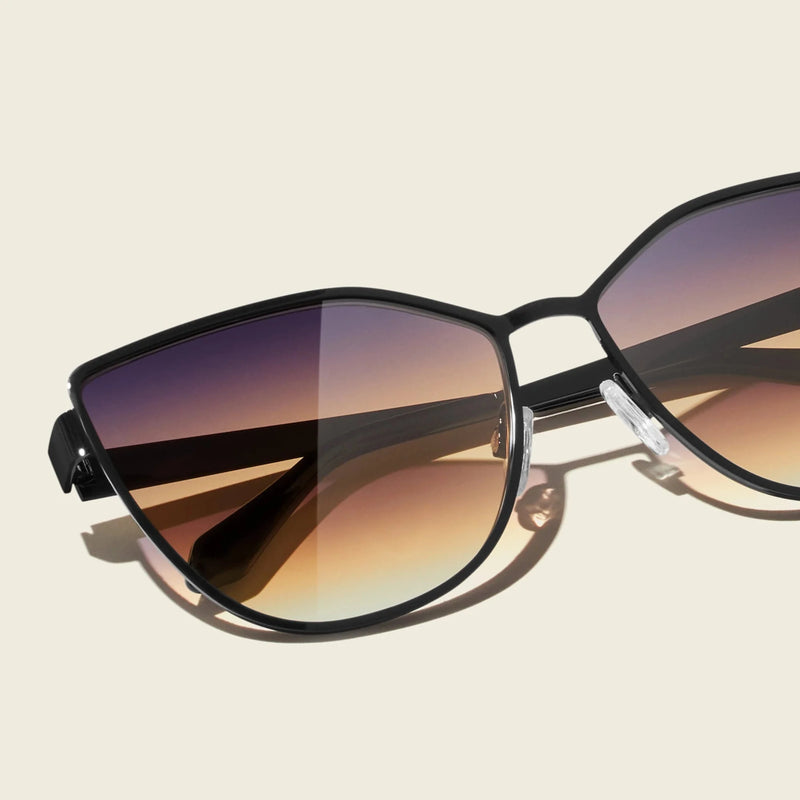 In Pursuit - Black / Dusk Poppy