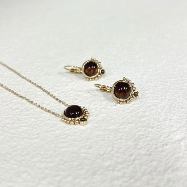 Fang Necklace - Tigers Eye